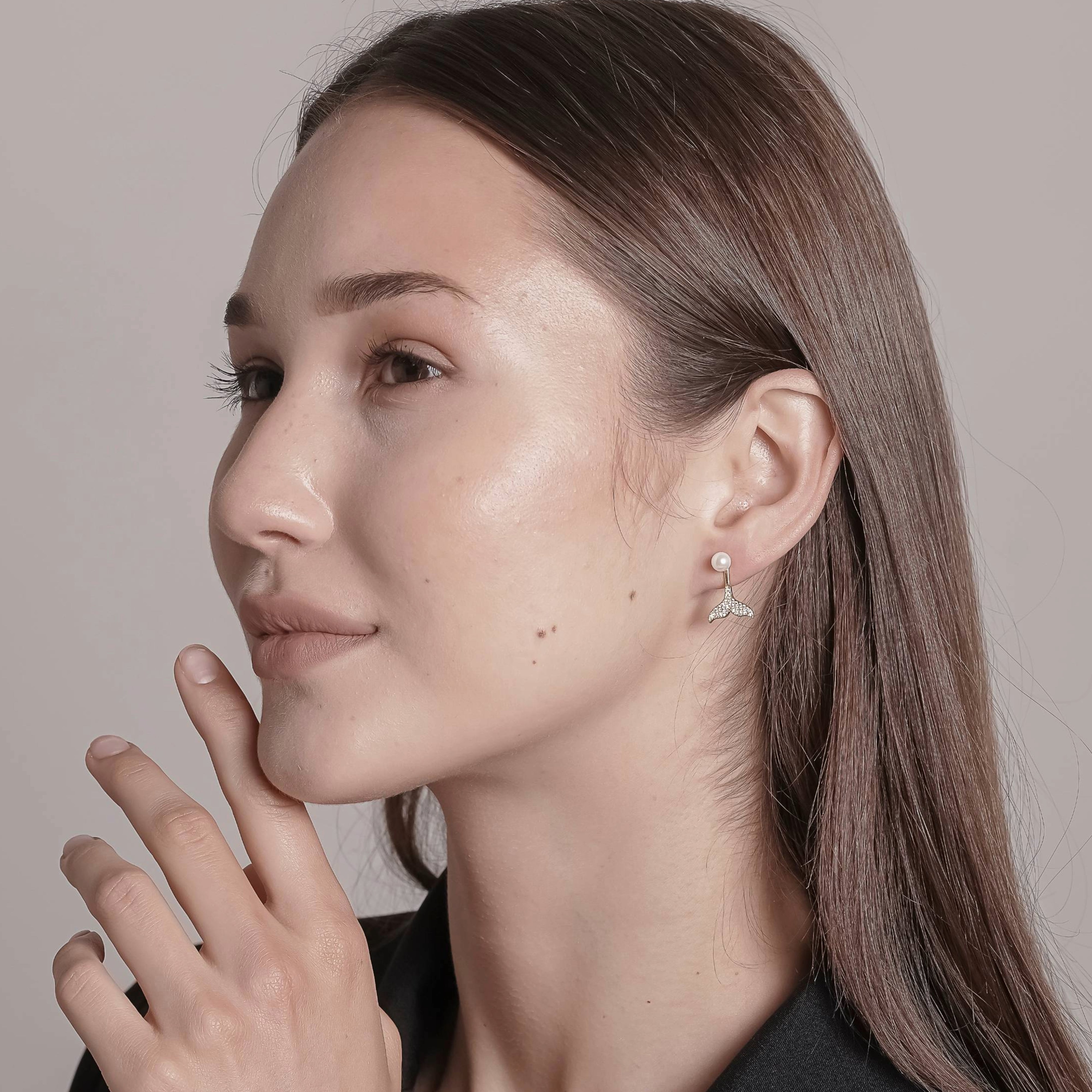 Wing-Shaped Stud with Freshwater Pearl