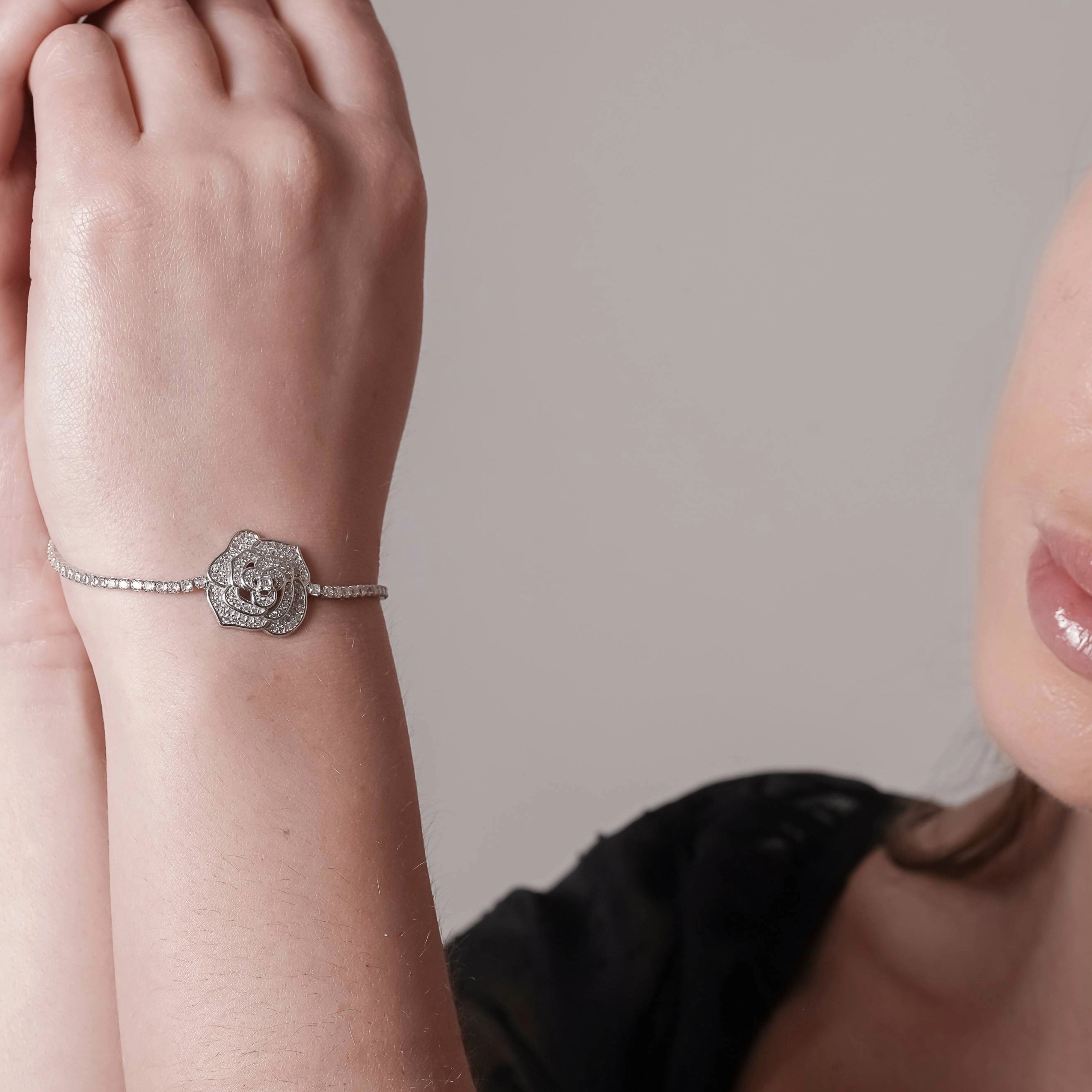 Flower Bracelet with Sparkling Gemstone